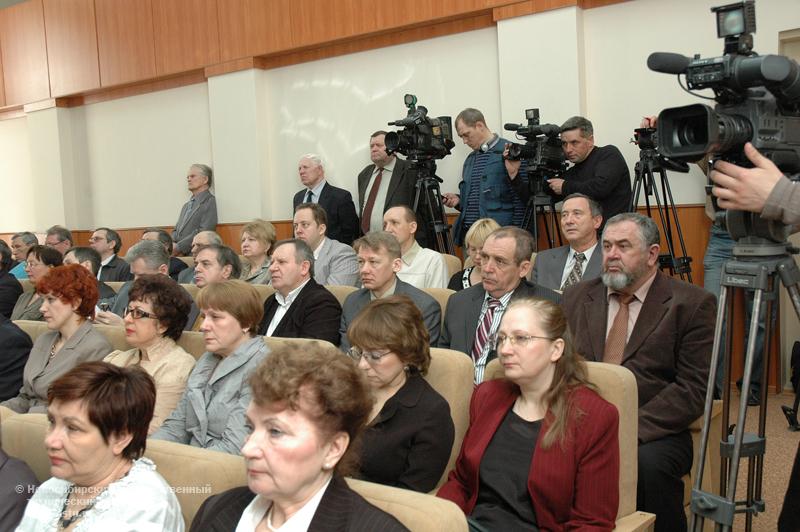 31.03.09     Годичное собрание общественности высшей школы Новосибирска , фотография: В. Невидимов