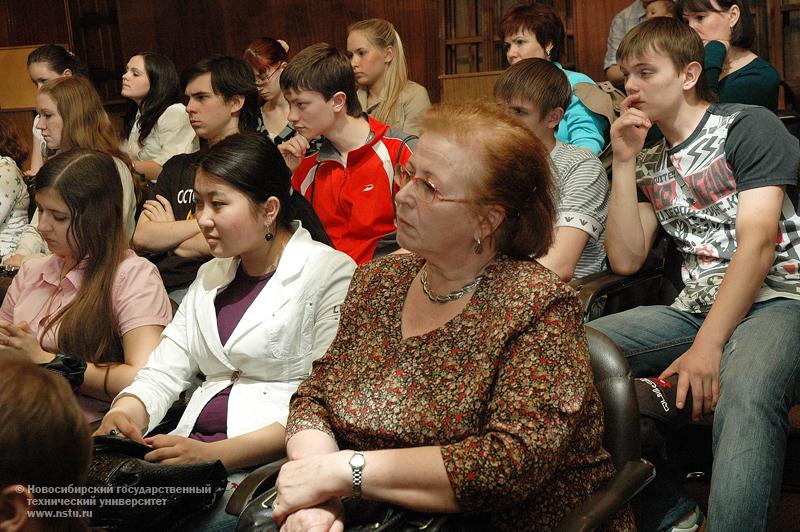 13.05.09     В НГТУ – встреча с польским писателем Мариушем Вильком , фотография: В. Невидимов