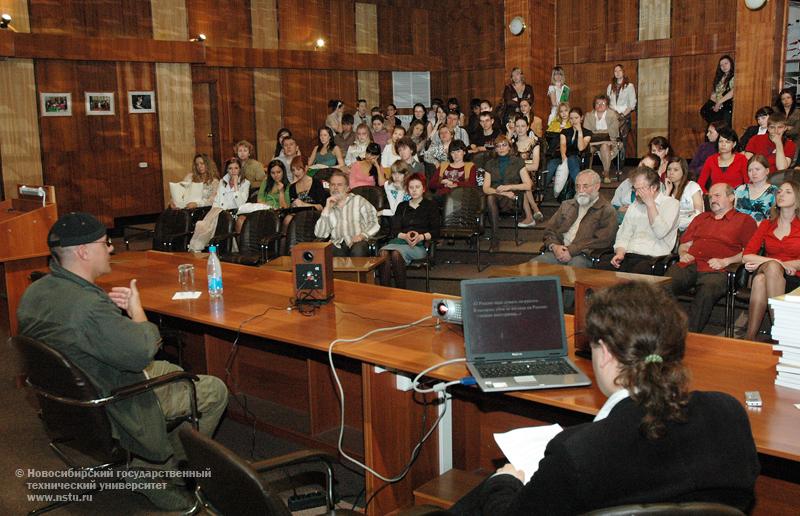 13.05.09     В НГТУ – встреча с польским писателем Мариушем Вильком , фотография: В. Невидимов