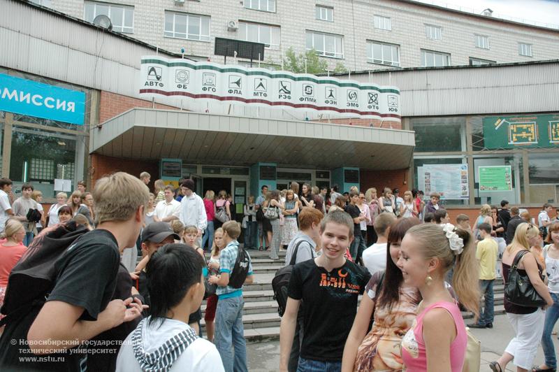 27.07.09     Размещен первый список абитуриентов, рекомендованных к зачислению, фотография: В. Невидимов