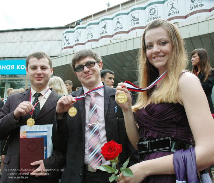 16.07.09     Выпускники ФЭН НГТУ–2009, фотография: В. Невидимов