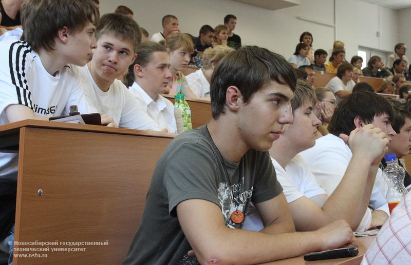 Собрания для абитуриентов, зачисленных в НГТУ, фотография: В. Кравченко