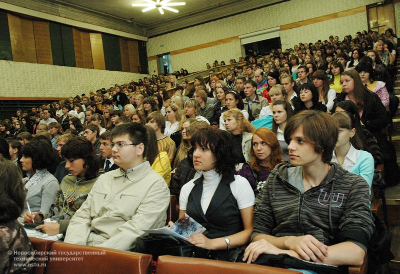 01.09.09     День знаний для первокурсников НГТУ, фотография: В. Невидимов