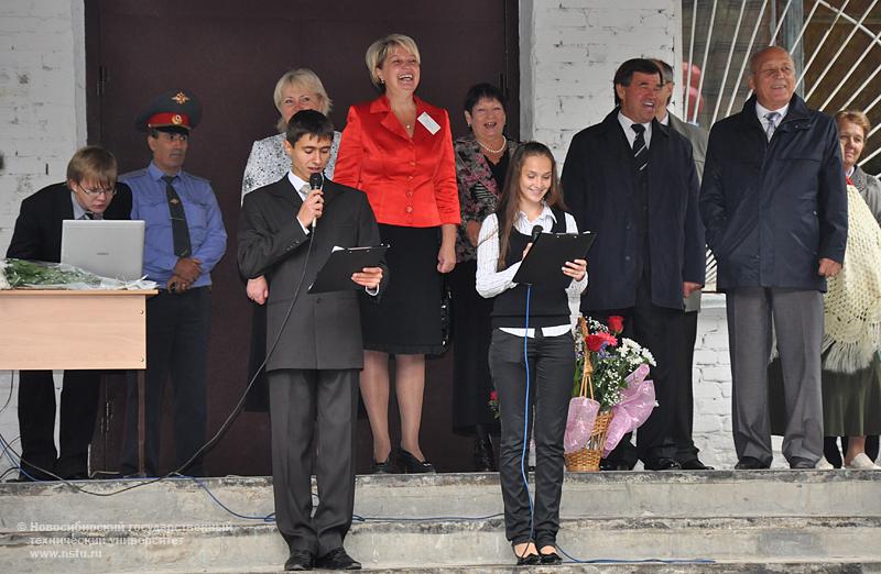 01.09.09     1 сентября в Инженерном лицее НГТУ, фотография: В. Кравченко