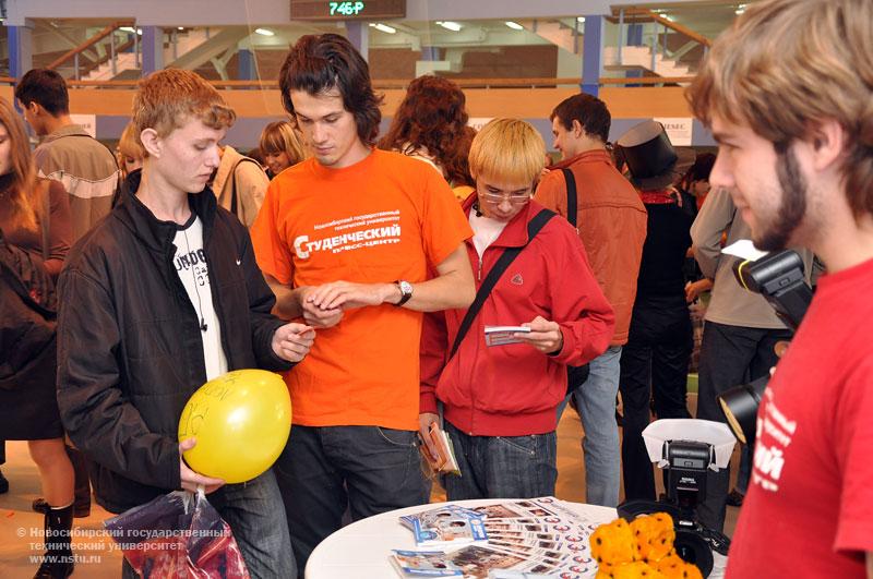 02.10.09 День первокурсника в НГТУ, фотография: В. Кравченко