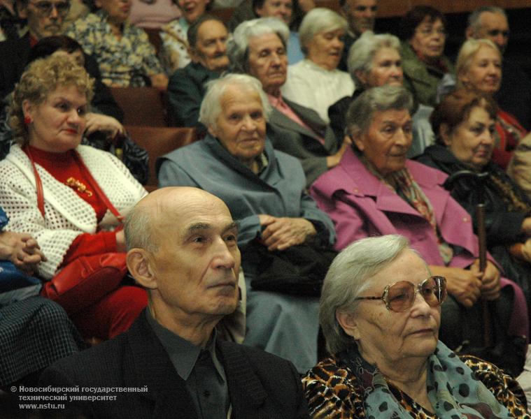 01.10.09     Декада пожилых людей в НГТУ, фотография: В. Невидимов