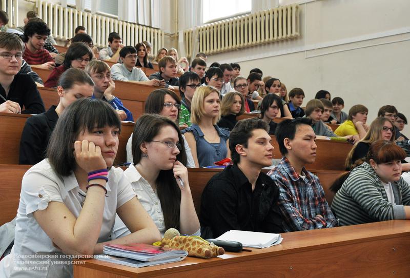 12.04.10     Встреча студентов НГТУ с ветеранами Великой Отечественной войны, фотография: В. Невидимов