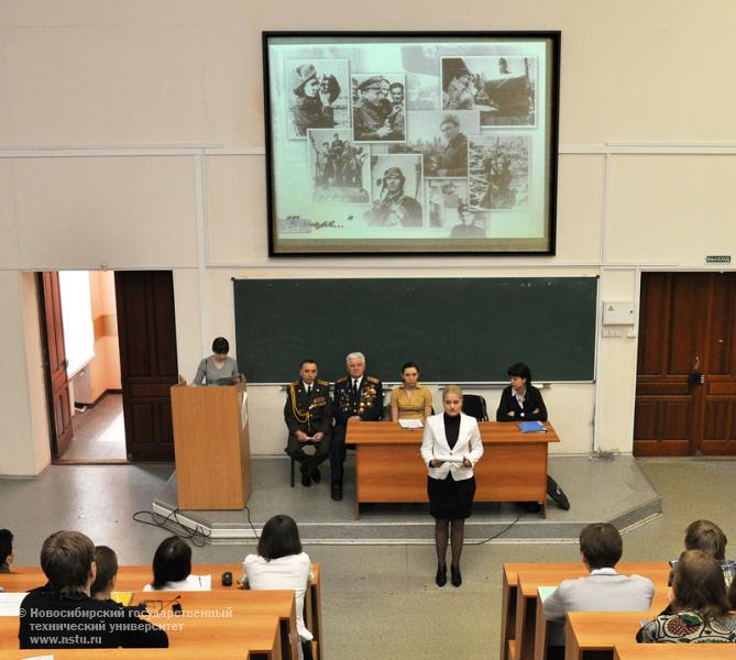 12.04.10     Встреча студентов НГТУ с ветеранами Великой Отечественной войны, фотография: В. Невидимов