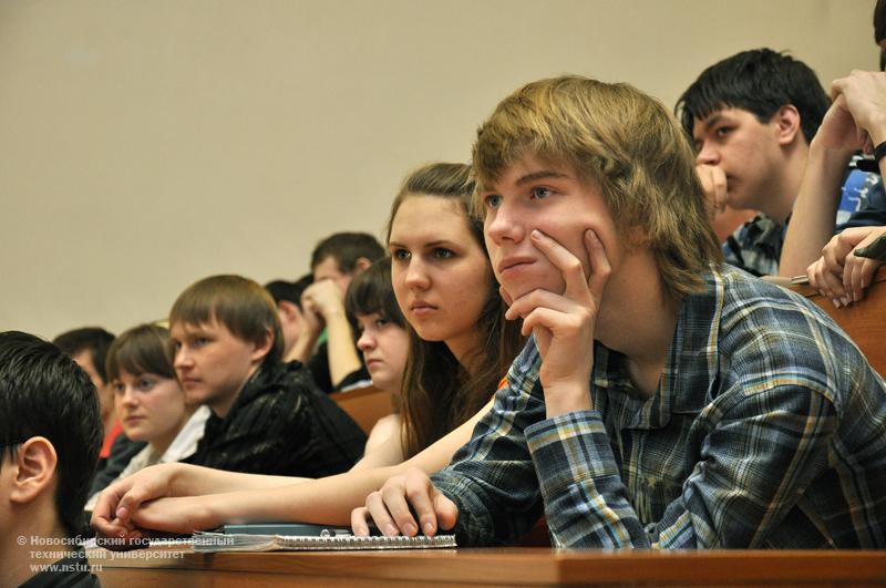 12.04.10     Встреча студентов НГТУ с ветеранами Великой Отечественной войны, фотография: В. Невидимов