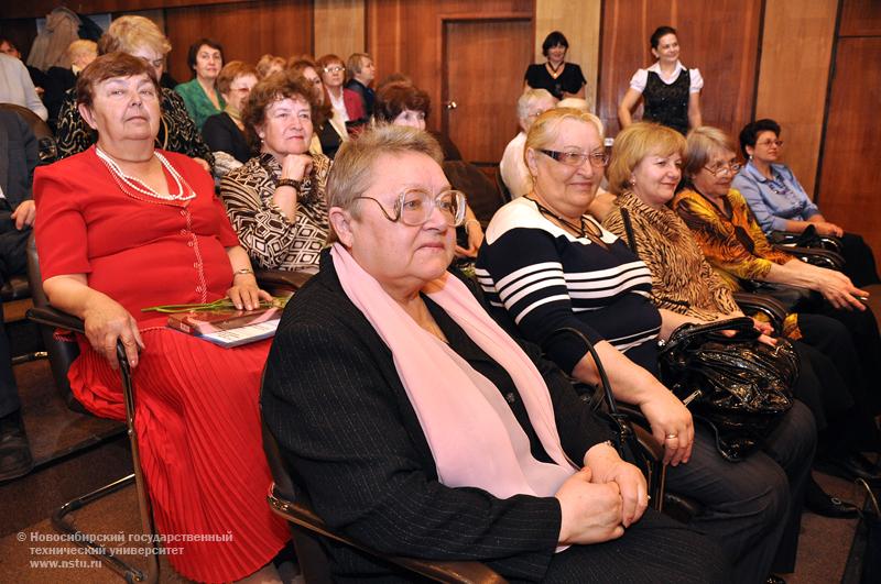 30.04.10     Выпускной на Народном факультете в НГТУ, фотография: В. Кравченко