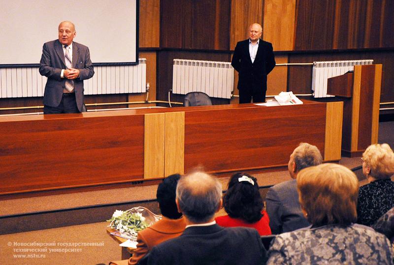 30.04.10     Выпускной на Народном факультете в НГТУ, фотография: В. Кравченко