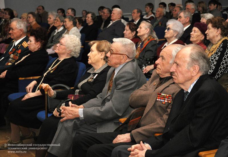 06.05.10     Торжественное собрание сотрудников НГТУ, посвященное Дню Победы, фотография: В. Невидимов