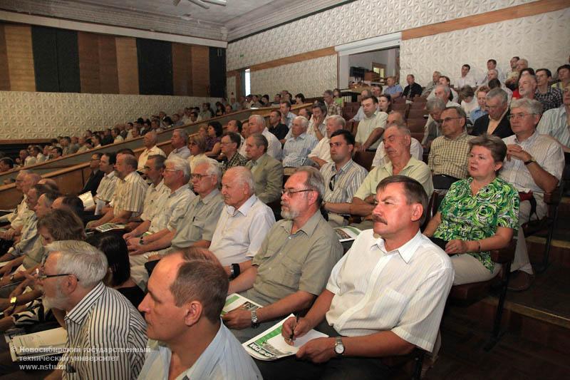 31.08.10     Производственное совещание преподавателей и сотрудников университета, фотография: В. Невидимов