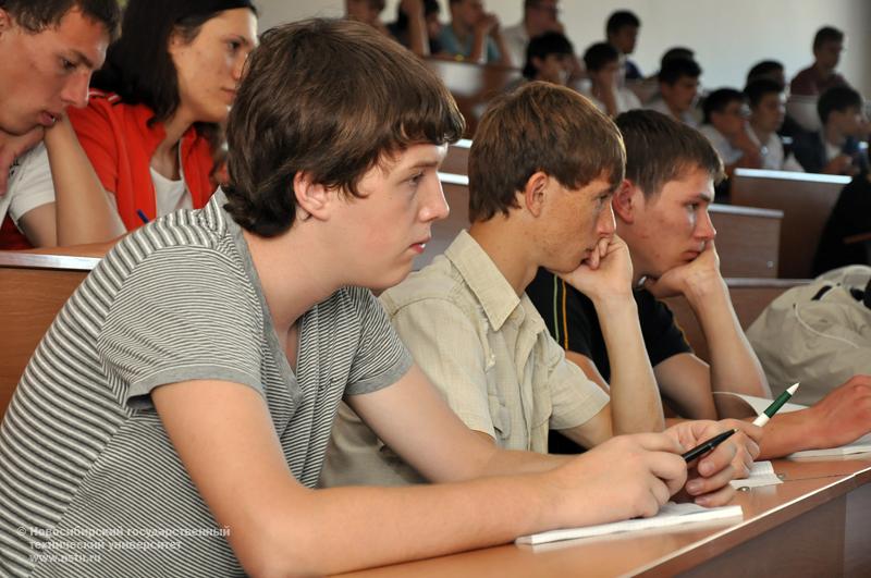 01.09.10     1 сентября собрание студентов 1 курса факультета радиотехники и электроники (РЭФ), фотография: В. Кравченко