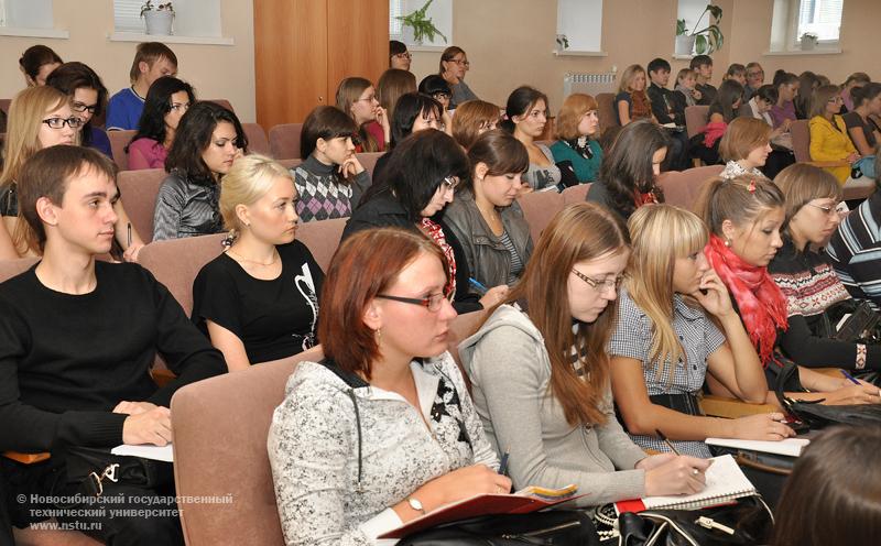 18.09.10     18 сентября для студентов и выпускников НГТУ начинается курс лекций по международным стандартам финансовой отчётности, фотография: В. Невидимов