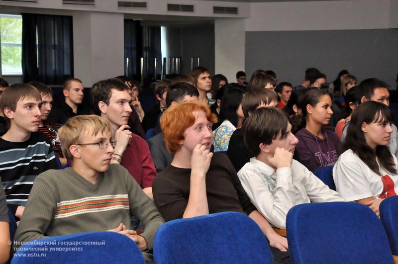 12.10.10     12 октября в НГТУ состоится посвящение в первокурсники факультета прикладной математики и информатики, фотография: В. Кравченко