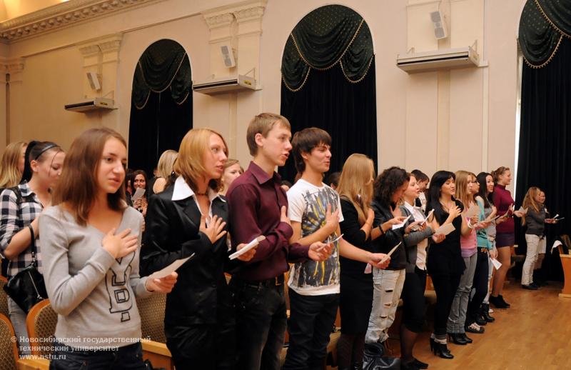 27.09.10     Посвящение в первокурсники студентов специальности «Социально-культурный сервис и туризм», фотография: В. Кравченко