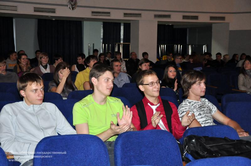 02.11.10     2 ноября в НГТУ пройдет городской фестиваль самодеятельного творчества «Студенческая осень-2010», фотография: В. Кравченко