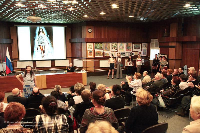 29.04.11     Выпускной на Народном факультете в НГТУ, фотография: В. Невидимов