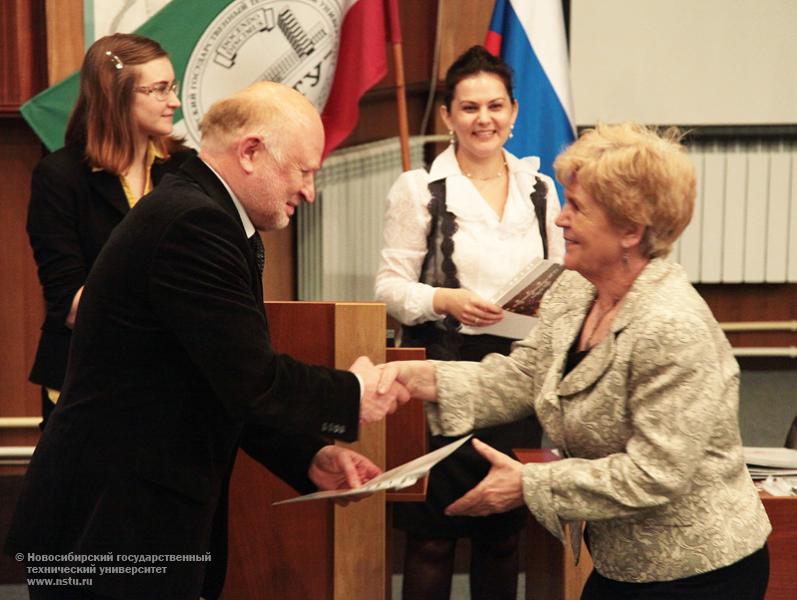 29.04.11     Выпускной на Народном факультете в НГТУ, фотография: В. Невидимов