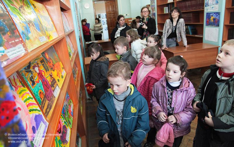 26.04.11     26-29 апреля в НГТУ пройдет неделя литературы и искусства, фотография: В. Невидимов