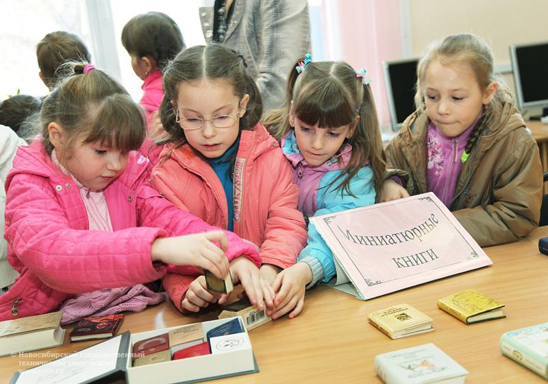 26.04.11     26-29 апреля в НГТУ пройдет неделя литературы и искусства, фотография: В. Невидимов