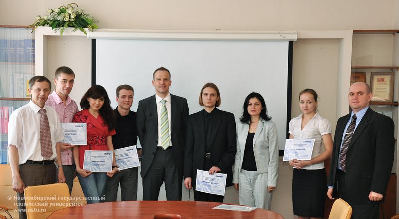 02.06.11     Студенты, магистранты и аспиранты НГТУ получили стипендии компании Шлюмберже, фотография: В. Невидимов