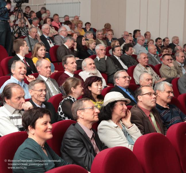 20.05.11     20 мая физико-технический факультет НГТУ отметит 45-летний юбилей, фотография: В. Невидимов