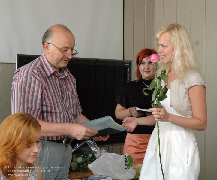 05.07.11     Вручение дипломов в НГТУ (ФЭН), фотография: В Кравченко