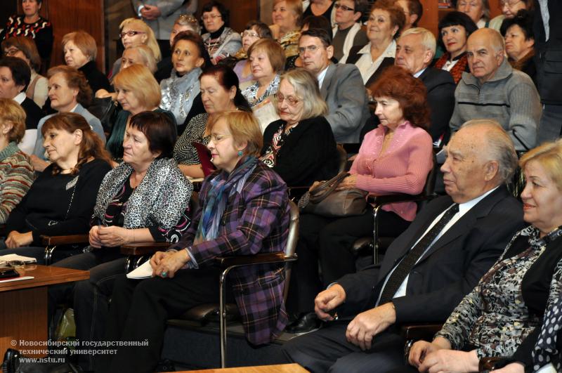 19.10.12     Начало занятий на Народном факультете НГТУ , фотография: В. Кравченко