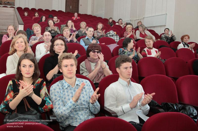 19.04.2013. Концерт ансамбля скрипачей НГТУ, фотография: В. Невидимов