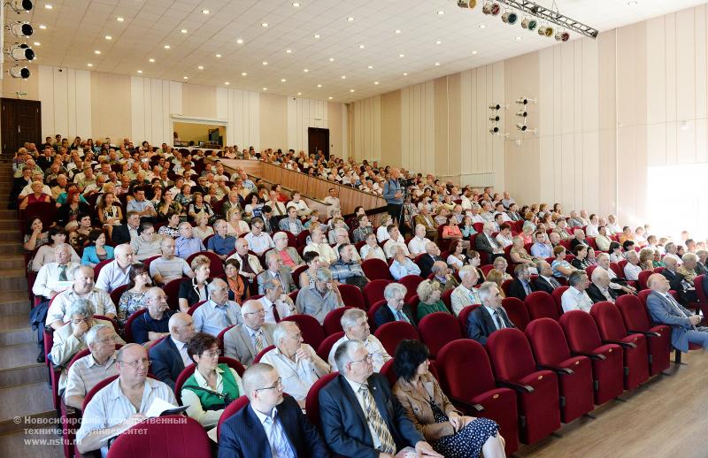 30.08.2013_Производственное собрание преподавателей и сотрудников НГТУ, фотография: В. Невидимов