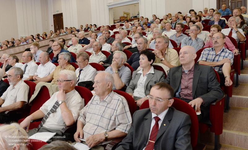 30.08.2013_Производственное собрание преподавателей и сотрудников НГТУ, фотография: В. Невидимов