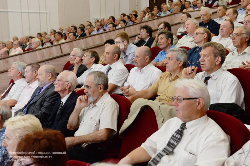 30.08.2013_Производственное собрание преподавателей и сотрудников НГТУ, фотография: В. Невидимов