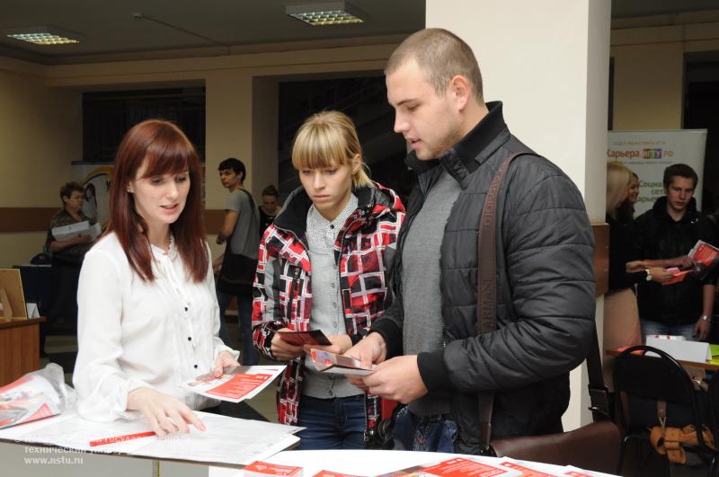 3.10.2013. Ярмарка вакансий, фотография: В. Кравченко