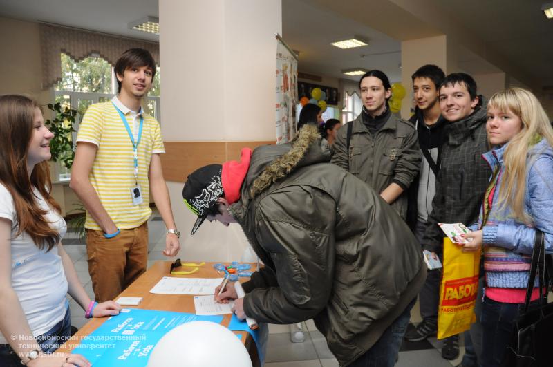 3.10.2013. Ярмарка вакансий, фотография: В. Кравченко