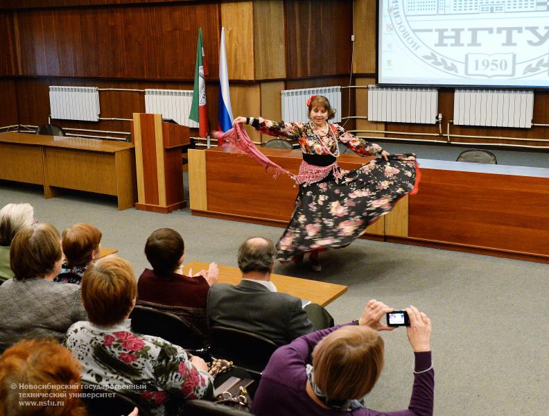 14.10.2013. Начало занятий на Народном факультете НГТУ, фотография: В. Невидимов