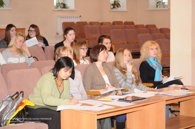 14.11.13     14 ноября в НГТУ пройдет городская студенческая конференция на иностранных языках , фотография: В. Кравченко