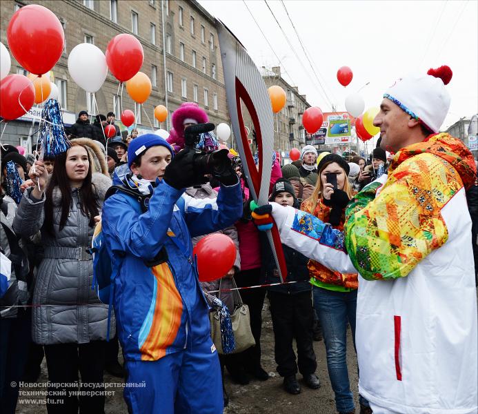 7.12.2013. Эстафета Олимпийского огня Зимней олимпиады – 2014, фотография: В. Невидимов