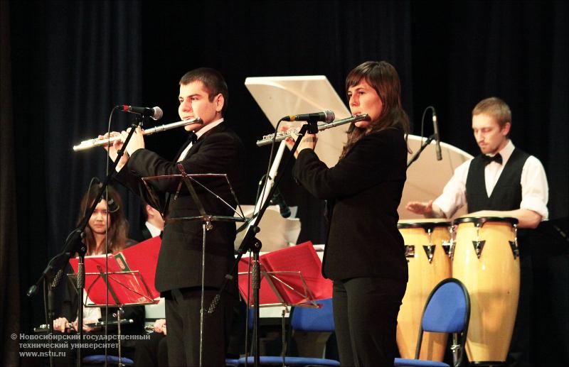 13.12.2013. Отчетный концерт джаз-оркестра НГТУ, фотография: В. Невидимов