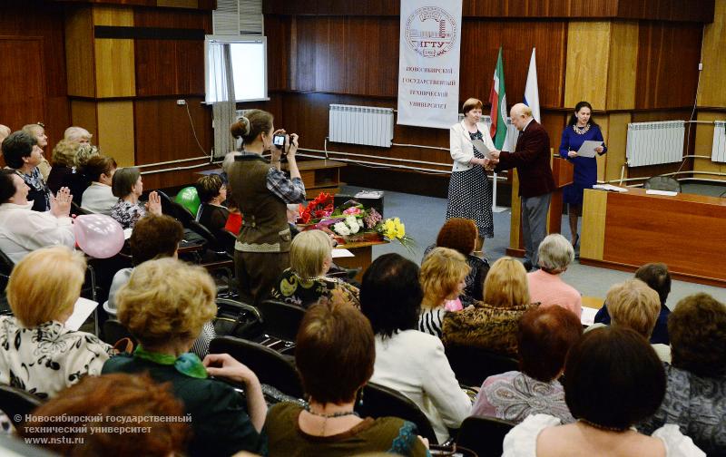 28.04.14     28 апреля состоялся выпускной на Народном факультете НГТУ , фотография: В. Невидимов