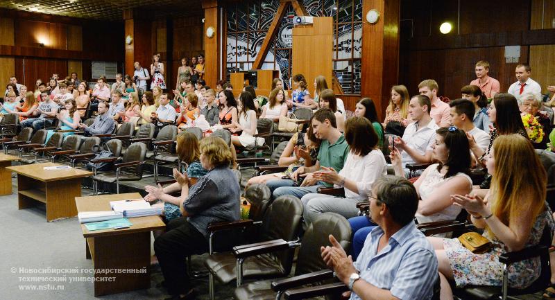 20.06.14     20 июня состоится торжественное вручение дипломов выпускникам факультета бизнеса, фотография: В. Невидимов