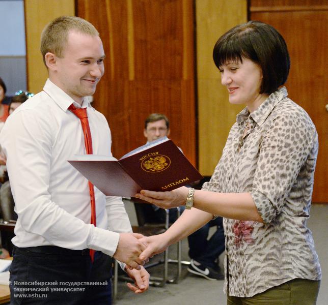 20.06.14     20 июня состоится торжественное вручение дипломов выпускникам факультета бизнеса, фотография: В. Невидимов