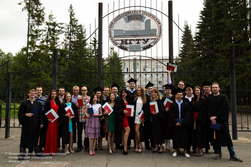 НГТУ. Вручение дипломов 2016, фотография: Р. Саликов