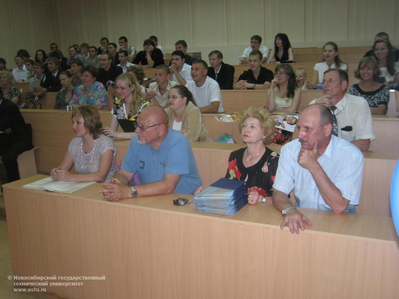 Вручение дипломов на факультете автоматики и вычислительной техники , фотография: Р. Безродный